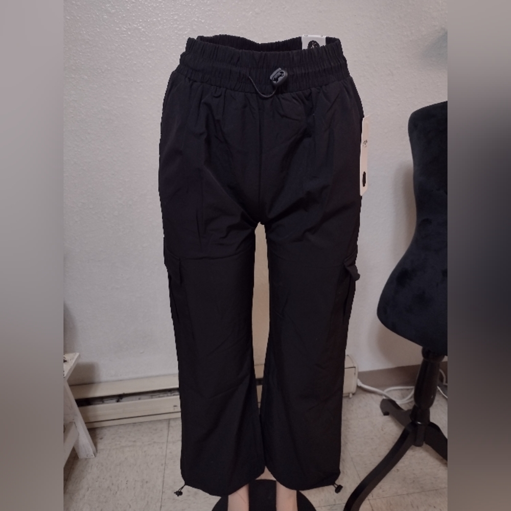 NWT Cargo pants with pockets, black